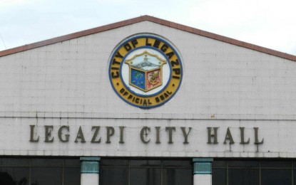 <p>Legazpi City Hall. <em>(PNA file photo) </em></p>