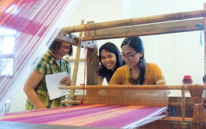 <p><strong>LOCAL TEXTILE.</strong> A museum-goer learns of 'hablon'-weaving at the National Museum in Western Visayas. Textiles made by the local weavers, with locally-grown materials, are assured of a wide domestic and global market.<em> (PNA file photo by Gail Momblan)</em></p>