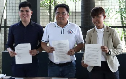 <p>Bacolod City Lone District Rep. Greg Gasataya (center) with Louie Raner (left), convenor of Youth for Mental Health-Bacolod, and Charisse Erinn Flores, chairperson of Akbayan Youth, signed the joint declaration on raising mental health awareness during an event for #MHeToo campaign in Bacolod City on Saturday. <em>(Photo from Congressman Greg Gasataya Facebook page)</em></p>