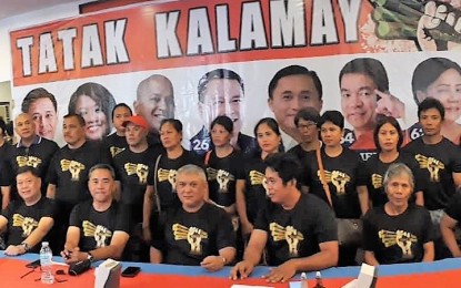 <p>Tatak Kalamay, a multi-sectoral group in support of the sugar industry, bares the list of seven senatorial candidates they will support in the May 13 elections during the movement’s press launch led by Sugar Regulatory Administration Board Member Emilio Yulo III (seated, left) and Confederation of Sugar Producers spokesperson Raymond Montinola (seated, 2<sup>nd</sup> from left) in Bacolod City on Saturday. <em>(Contributed photo) </em></p>