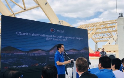 <div dir="auto"><strong>NEW TERMINAL.</strong> Bases Conversion and Development Authority president Vivencio Dizon briefs visitors during the site inspection of the PHP12-billion Clark International Airport's newest terminal on Wednesday, March 27, 2019. <em>(Photo by M</em><em>arna Dagumboy-del Rosario)</em></div>
<div class="yj6qo"> </div>