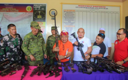 <p><strong>SURRENDERED GUNS.</strong> Local chief executives show the 28 firearms yielded by civilians that were turned over to the Army in Maguindanao Tuesday (March 26). <em><strong>(Photo courtesy of 603rd IB)</strong></em></p>