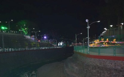 <p><strong>PROMENADE DES DAMSARIÑAS AT NIGHT. </strong>Residents of Dasmariñas now have their own public park, named “Promenade Des Dasmariñas”, which is open from 5 a.m. to 12 midnight every day.  The park is located at the Riverside along Mangubat Avenue just before gate 3 of De La Salle University (DLSU) in Dasmariñas. <em>(Photo courtesy of Red Robins Alano)</em></p>
<p> </p>