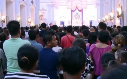 <p>Filipino Catholics attending a mass. <em>(File photo)</em></p>