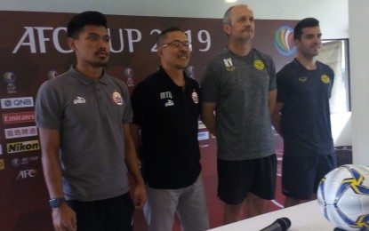 <p>Ceres-Negros FC head coach Risto Vidakovic (2<sup>nd</sup> from right) and striker Bienvenido Marañon (right) meet Persija Jakarta assistant coach Mustaqim (2<sup>nd</sup> from left) and forward Heri Susanto in a pre-match press conference held at Luxur Place on Tuesday afternoon ahead of their 2019 AFC Cup Group G match on Wednesday night at the Panaad Park and Stadium in Bacolod City. <em>(Photo by Nanette L. Guadalquiver)</em></p>