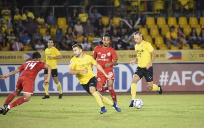 <p>Ceres-Negros players Bienvenido Marañon, Mike Ott and Stephan Schrock in a piece of action against Persija Jakarta’s Ismed Sofyan and Rohit Chand at the Panaad Stadium in Bacolod City on Wednesday night. <em>(Photo from AFC Cup Twitter account)</em></p>