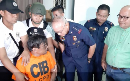 <p><strong>SLAY SUSPECT.</strong> Philippine National Police (PNP) chief, General Oscar Albayalde (center), talks to suspect Renato Payupan Llenes alias "Renren" (seated, in orange shirt) who had confessed to the brutal killing of Christine Lee Silawan, during his presentation to the media at the Police Regional Office (PRO)-7 (Central Visayas) in Cebu City on April 11, 2019. Lawyer Manuel Degolacion (right), one of the assisting counsels in the case, listens. <em>(Photo by John Rey Saavedra)</em></p>