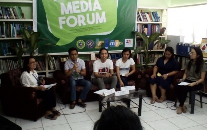 <p><strong>DENGUE UPDATE.</strong> Dr. Ronald Jarvik Buscato (second from left) of the Department of Health-Central Visayas, talks about the dengue situation in the region during the Association of Government Information Officers-Region 7 (AGIO-7) forum in Cebu City on Tuesday (April 16, 2019). Buscato said  dengue cases will likely go up this year due to the mild El Niño phenomenon.<em> (Photo by Luel Galarpe)</em></p>