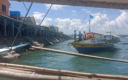 <p><strong>MORE FRIDAY TRAVELERS.</strong> The Philippine Coast Guard (PCG) in Iloilo expects boat travelers from this city to Guimaras will triple on Friday morning.  Lt. Col. Rodolfo Dela Peña, PCG-Iloilo commander, said most of the travelers are bound to Balaan Bukid Barangay Balcon Melliza village, Jordan for the annual 'Pagtaltal' or the pilgrimage. <em>(Photo courtesy of Rodolfo Dela Peña)</em></p>
<p> </p>