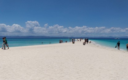 <p><strong>TOURIST RETREAT.</strong> The Kalanggaman Island in Palompon, Leyte, one of the most popular destinations among foreign tourists in the Eastern Visayas region. The impact of the 2019 novel coronavirus to the Eastern Visayas tourism industry may be minimal, the Department of Tourism regional office here said on Thursday (Feb. 6, 2020). <em>(PNA file photo)</em></p>