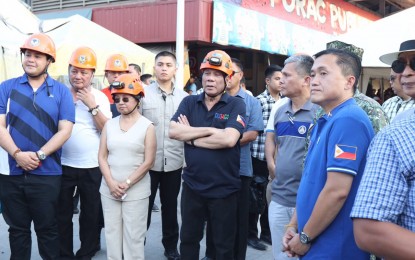 <p>President Rodrigo R. Duterte visits areas in Pampanga badly hit by the 6.1-<wbr />magnitude. <em>(Photo courtesy of ex-SAP Bong Go) </em></p>
