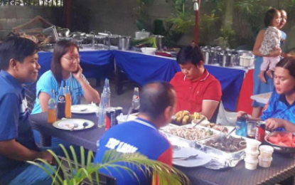 <p>Davao City Mayor Sara Duterte-Carpio (right) dines with Pinol siblings Vice Mayor Bernardo Piñol Jr. (back to camera), Board Member Socrates Piñol (in red) and candidate for board member Dr. Krista Pinol (2nd left), daughter of Agriculture Sec. Emmanuel Piñol, in Kidapawan City on Tuesday. <em><strong>(Photo courtesy of Dr. Krista Piñol)</strong></em></p>