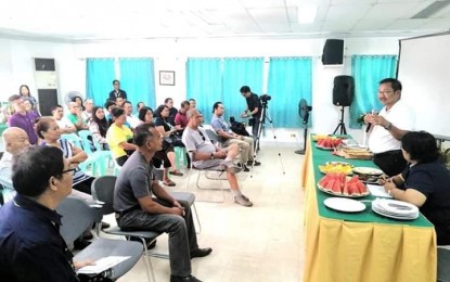 <p><strong>SWEET TALK.</strong> Agriculture Secretary Emmanuel Piñol holds a dialogue with mango growers, producers and traders at the Department of Agriculture (DA)-Bureau of Plant Industry (BPI), National Crop Research, Development and Production Support Center, San Miguel, Jordan, Guimaras. He said that P1 million has been allocated by DA as their working capital as the province starts exporting mangoes to Russia. <em>(Photo by Aileen Subade/DA RFU 6 RAFIS)</em></p>