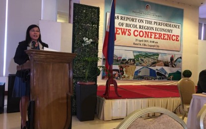 <p><strong>ECONOMIC REPORT.</strong> Philippine Statistics Authority (PSA) regional director Cynthia Perdiz (left) reports on the economic performance of the Bicol Region during the Bicol Economy News Conference held at the Hotel St. Ellis in Legazpi City on Thursday (April 25, 2019). Perdiz said Bicol was the fastest-growing among all regions in the country in 2018.<em> (Photo courtesy of PIA- Albay)</em></p>