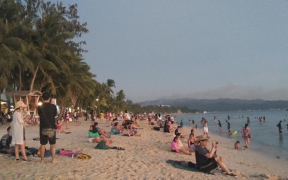 <p><strong>PEACEFUL.</strong> Local and foreign tourists enjoy the beach front of the 'peaceful' Boracay Island afternoon before the first year anniversary of its six-month closure on Thursday (April 25, 2019). Crime volume in the island continues to decrease months after it was opened to the public, the Malay Municipal Police Station said.<em> (Photo by Gail Momblan)</em></p>
<p> </p>