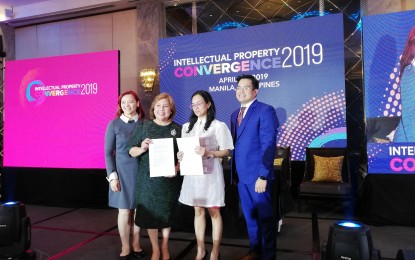 <p>The IPOPHL signs an agreement with CHED to integrate protection of intellectual property rights in higher education institutions during the 2019 Intellectual Property Convergence forum held on Friday in Makati City. <em><strong>(</strong>PNA Photo By: Aerol John B. Patena) </em></p>