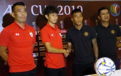 <p>Lao Toyota FC midfielder Soma Otani (2<sup>nd</sup> from left) and Kaya FC-Iloilo defender Shirmar Felongco (2<sup>nd</sup> from right) meet with their respective head coaches Jun Fukuda (left) and Noel Marcaida during the pre-match press conference at Luxur Place in Bacolod City on Monday night. <em>(PNA photo by Nanette L. Guadalquiver)</em></p>
<p> </p>