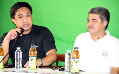 <p>Community Basketball Association (CBA) tournament director Robert de la Rosa discusses plans to boost grassroots basketball programs during weekly TOPS 'Usapang Sports' on May 2, 2019. Also in Photo is TOPS president Ed Andaya. <em>(PNA Photo by Jess Escaros Jr.) </em></p>