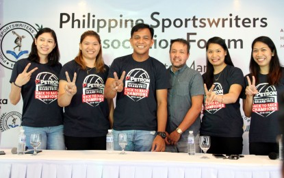<p><strong>CHAMPIONS</strong>: Petron head coach Shaq Delos Santos (third from left) with players (L-R) Mika Reyes, Remy Palma, Ces Molina and Rhea Dimaculangan join Philippine Superliga president Dr. Ian Laurel during the Philippine Sportswriters Association (PSA) Forum at the Amelie Hotel-Manila on Tuesday (May 7, 2019).<em> (PNA photo by Jess Escaros) </em></p>