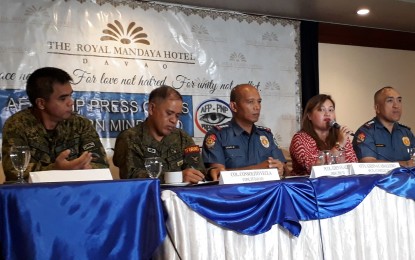 <p><strong>READY MONDAY'S ELECTION.</strong>  Commission on Elections officials and members of the security sector in Region 11 assures they're ready for Monday's election. In photo are (L-R) Eastern Mindanao Command spokesperson Colonel Ezra Balagtey, Task Force Davao commander Colonel Consolito Yecla, Police Regional Office-11 Deputy Direcotr for Operations Col. Eden Ugale, Comelec spokesperson Krisna Caballero and Davao City Police Office Direcotr Col. Alexander Tagu. <strong><em>(</em></strong><em><strong>PNA photo by Lilian Mellejor)</strong></em></p>