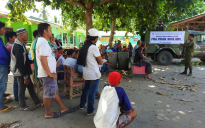 <p><strong>SAY IT LOUD.</strong> Using a public address system, Army Lieutenant Colonel Elmer Boongaling, 33rd Infantry Battalion chief, calls out to people of General Salipada K. Pendatun town of Maguindanao to come out and vote on May 13, 2019. He assured the people of their security on Wednesday (May 8, 2019) for the forthcoming political exercise. <em>(Photo courtesy of 33rd IB)</em></p>