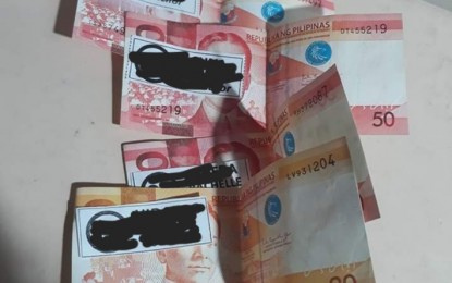 <p><strong>PICTURES NOT ENOUGH PROOF</strong>. Photos of money with names of candidates in Tacloban City shared by netizens on social media days before Election Day. Photos of money and sample ballots and possession of envelopes containing money allegedly meant for vote buying are not enough to prosecute a candidate, election officials said on Thursday (May 9, 2019). <em>(Photo from FB page of Balitang Totoo Eastern Visayas)</em></p>