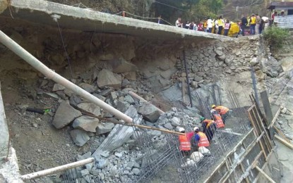 <p><strong>STILL CLOSED.</strong> Safety measures are implemented on the stretch of Kennon Road as part of its maintenance activities. Task Force Kennon denied anew the request for the temporary reopening of the road this week until after election day due to the daily afternoon heavy rains. <em>(PNA file photo)</em></p>