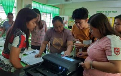 <p><strong>SMOOTH TESTING. </strong> Teachers who will serve as Board of Election Inspectors at the Delegate Angel Salazar Jr. Memorial School in San Jose de Buenavista, Antique familiarize themselves with the use of the Vote Counting Machines on Friday (May 10, 2019). Teachers said they are now ready for May 13 poll. <em>(Photo by Annabel J. Petinglay)</em></p>