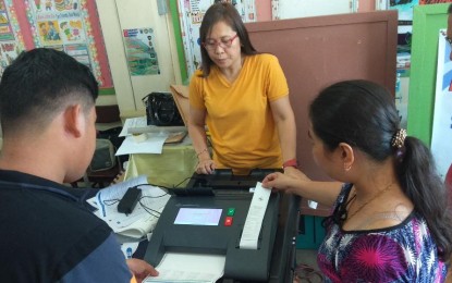 <p><strong>MACHINE TESTING</strong>. Board of Election Inspectors (BEIs) in a polling precinct at A. Mabini Elementary School here on Friday (May 10, 2019) assure that the Vote Counting Machine (VCM) is ready for the May 13 elections. VCM and Voter Registration Verification Machines (VRVM) encountered some problems during the final testing and sealing that were addressed by trained technicians.<em> (Photo by Gail Momblan)</em></p>