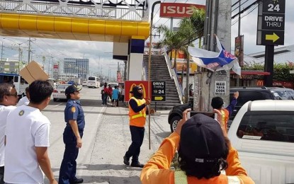 <p><strong>ILLEGAL CAMPAIGN POSTERS REMOVAL.</strong> Police and Commission on Elections (Comelec) personnel supervise the removal of illegal campaign posters along Jose Abad Santos Avenue, City of San Fernando, Pampanga during one of the Oplan Baklas operations conducted in Central Luzon. <em>(File photo courtesy of the Police Regional Office 3)</em></p>