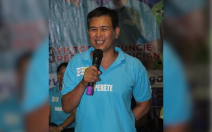 <p><strong>ACTING MAYOR.</strong> Daraga Vice Mayor Victor Perete assumes the mayoral post following the release of the order of the Department of the Interior and Local Government on Friday afternoon (May 10, 2019). Perete also issued a memorandum before the closing of office hours, informing Albay Governor Al Francis Bichara, members of the Sangguniang Bayan (Municipal Council) and department heads of the town, that he is assuming as acting mayor of Daraga effective May 10. <em>(Photo from Facebook page of Daraga Vice Mayor Victor Perete)</em></p>
<p> </p>
<p> </p>