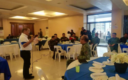 <p><strong>CORDS-12 MEETS WITH REGIONAL SECURITY OFFICIALS</strong>. Department of Agriculture Secretary Emmanuel Piñol, concurrently the Cabinet Officer for Regional Development and Security (CORDS) in Region 12, speaks before police and military officials in the region on Saturday (May 11) to ensure a peaceful May 13 polls in the area. He conveyed to them Malacañang’s order to address vote buying and political terrorism concerns. <em>(Photo courtesy of Secretary Piñol)</em></p>