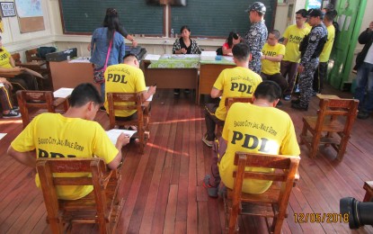 <p><strong>INMATES' VOTE</strong>. A total of 56 persons deprived of liberty (PDL) from the two district jail facilities of the Bureau of Jail Management and Penology (BJMP) in Baguio City were allowed to vote in the mid-term polls. Photo shows male inmates voting in one of the polling centers in Baguio. (<em>Photo courtesy of the Bureau of Jail Management and Penology)</em></p>