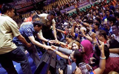 <p><strong>LOVED BY THE CROWD.</strong> President Rodrigo R. Duterte greets the crowd during the Partido Demokratiko Pilipino-Lakas ng Bayan <em>miting de avance</em> at the PhilSports Multi-Purpose Arena in Pasig City over the weekend. Duterte sees the success of pro-administration senatorial bets in the May 13 polls as an indication of the people’s support to his leadership. <em>(Presidential Photo)</em></p>