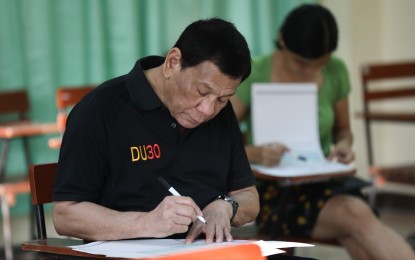 <p>President Rodrigo R. Duterte casts his vote in Daniel R. Aguinaldo National High School in Davao City during midterm polls on May 13, 2019. <em>(Presidential photo)</em></p>