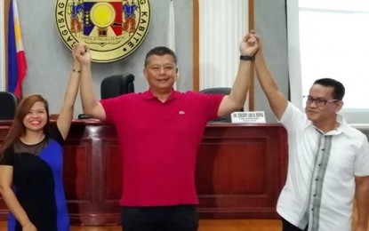 <p><strong>NEW CAVITE SOLON.</strong> Former Cavite Governor Jesus Crispin "Boying" Remulla (center) is proclaimed congressman of Cavite's 7th district at the Sangguniang Panlalawigan session hall in Trece Martires City on Wednesday (May 15, 2019). Remulla is flanked by Provincial Board of Canvasser chairperson Arnulfo Pioquinto and member secretary Dr. Cherrylou Repia. <em>(PNA photo by Gladys S. Pino)</em></p>