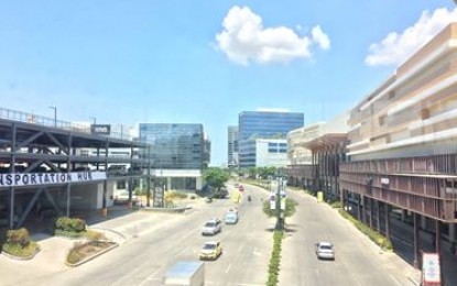 <p><strong>MORE THAN THE FESTIVALS.</strong> Megaworld’s Iloilo Business Park is preparing for the influx of guests with Iloilo City’s shift to MICE (meetings, incentives, conferences, exhibits) tourism from what used to be a festival driven tourism. City Tourism and Development Officer Junel Ann Divinagracia said they expect two to four big conventions happening in this city every month.<em> (PNA photo by Perla Lena).</em></p>