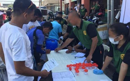 <p><strong>OPLAN HARABAS.</strong> The Philippine Drug Enforcement Agency in Western Visayas conducts a surprise drug test to public transport vehicle drivers on Thursday (May 16, 2019). The PDEA plans to conduct  Oplan Harabas in different parts of the region every month.<em> (Photo courtesy of PDEA 6)</em></p>