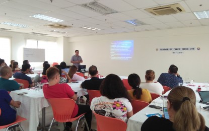 <p><strong>CYBERCRIME LAW SEMINAR.</strong> National Bureau of Investigation Special Investigator Rojun V. Hosillos discusses some of the salient points of Republic Act 10175 or the Cyber Crime Law before selected employees of the Iloilo City Hall on Friday (May 17, 2019). The NBI cited that local government units can help prevent cybercrime through the conduct of monitoring and information dissemination. <em>(PNA photo by Perla Lena)</em></p>