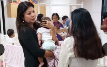 <p><strong>VISITING DSWD RECEPTION CENTER.</strong> Presidential Communications Operations Office (PCOO) Undersecretary Lorraine Badoy cuddles a baby under the nursing care of the Reception Center for Children of the Department of Social Welfare and Development (DSWD) in Region 7 (Central Visayas) in Barangay Labangon, Cebu City, on Thursday (May 16, 2019). Badoy, a former DSWD assistant secretary, vowed to help lobby for more social welfare programs for the region. <em>(Photo by John Rey Saavedra)</em></p>
