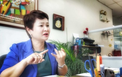 <p><strong>DENGUE CAMPAIGN.</strong> Dr. Maria Socorro Colmenares-Quiñon, provincial health officer I, encourages local government officials to help spread information on dengue prevention. The province recorded1, 846 dengue cases and ten deaths from January 1 to May 18. <em>(File photo)</em></p>