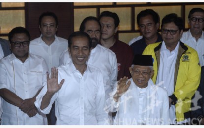 <p>Indonesian presidential candidate Joko Widodo (L, front) and his running mate Ma'ruf Amin attend a press conference after the "quick counts" for preliminary results in Jakarta, Indonesia on April 17, 2019. (Xinhua photo)</p>