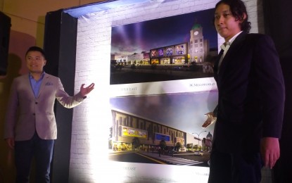 <p>'<strong>GREEN’ MALL.</strong> Kevin Tan (left), chief strategy officer of Megaworld, and architect Raji Casas, unveil the design perspectives for The Upper East Mall in Bacolod City during a press conference held at L’Fisher Hotel on Friday. The PHP1.2-billion three-level shopping and commercial complex will be the city’s first-ever “green” mall. <em>(Photo by Nanette L. Guadalquiver)</em></p>
<p> </p>