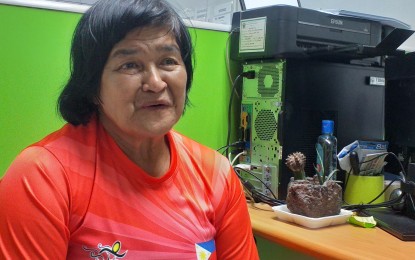 <p><strong>GOLD WINNER.</strong> Erlinda Lavandia, a 67-year-old javelin thrower, gets PHP120,000 incentives from Baguio City for winning for 4 gold medals in the Singapore Masters Athletics’ 40th Anniversary Track and Field tourney held on May 2-3, 2019. <em>(PNA photo of Pigeon M. Lobien)</em></p>