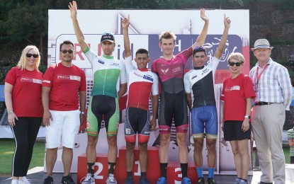 <p><strong>CHAMPION.</strong> Marcelo Felipe of 7-Eleven Cliqq Air 21 (fourth from left) was crowned overall champion of the PRURide PH race in Subic, Zambales on Sunday. <em>(Contributed photo)</em></p>