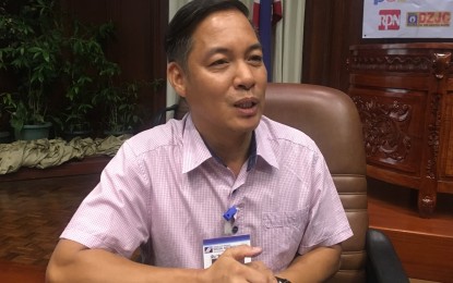 <p><strong>EXPANDED MATERNITY LEAVE.</strong> Richard Raralio, acting branch head of the Social Security System explains in a media interview the salient features of the Expanded Maternity Leave Act. The law grants mothers over three months of paid leave. <em>(Photo by Leilanie Adriano)</em></p>