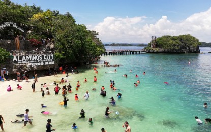 <p><strong>HUNDRED ISLANDS.</strong> Tourists, mostly locals, continue to flock to the famous Hundred Islands National Park (HINP) in Alaminos City, Pangasinan.  The park drew 65,604 tourists in May this year. <em>(PNA Photo by Hilda Austria)</em></p>