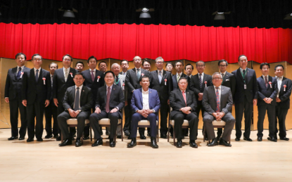 <p><strong>BUSINESS DEALS</strong>. President Rodrigo Roa Duterte poses for posterity with the officials from various companies during the business forum at the Imperial Hotel in Tokyo, Japan on May 29, 2019. Seated with the President are Public Works and Highways Secretary Mark Villar, Cabinet Secretary Karlo Nograles, Finance Secretary Carlos Dominguez III, and Trade and Industry Secretary Ramon Lopez. <em>(Karl Norman Alonzo/Presidential photo)</em></p>