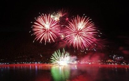 <p><strong>A MILLION THANKS, SARBAY CITIZENS!</strong> A grand fireworks display capped the three-day 2019 Sarangani Bay Festival on Sunday dawn, June 2. With an estimated crowd of around 150,000, organizers said the annual festivity is now considered as the “biggest and cleanest” summer beach party in the country. <strong><em>(Photo by Martin Fernando Bernad/Sarangani Communications Service)</em></strong></p>