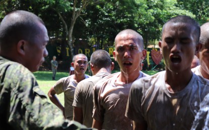 <p><strong>MILITARY DRILLS.</strong> Some of the 289 candidate soldiers demonstrating their physical abilities during a ceremony on Wednesday (June 5, 2019) at the grounds of Philippine Army 8th Infantry Division in Catbalogan City. The ceremony signalled the start of their training before they will be enlisted as military personnel. <em>(Photo courtesy of Philippine Army 8th Infantry Division)</em></p>